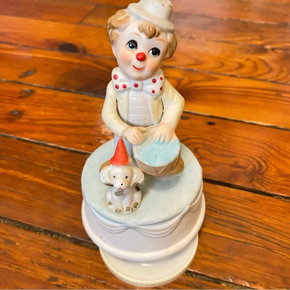 VT Artmark Rotating Clown w/ Dog Music Box 